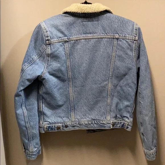 Levi's Blue Jean Jacket with Cream Sherpa Lining - Picture 6 of 6